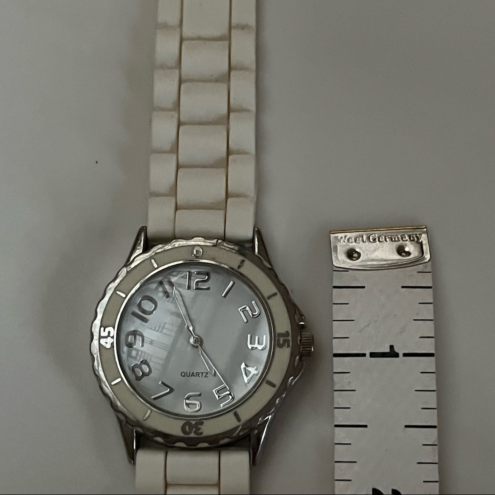 GUC Accutime silicone watch - Picture 9 of 10